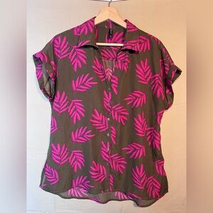 Tropical Palm Button-Up Short Sleeve Shirt Size Medium
